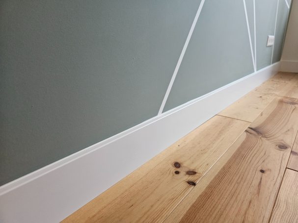 Plinten plaatsen + afkitten